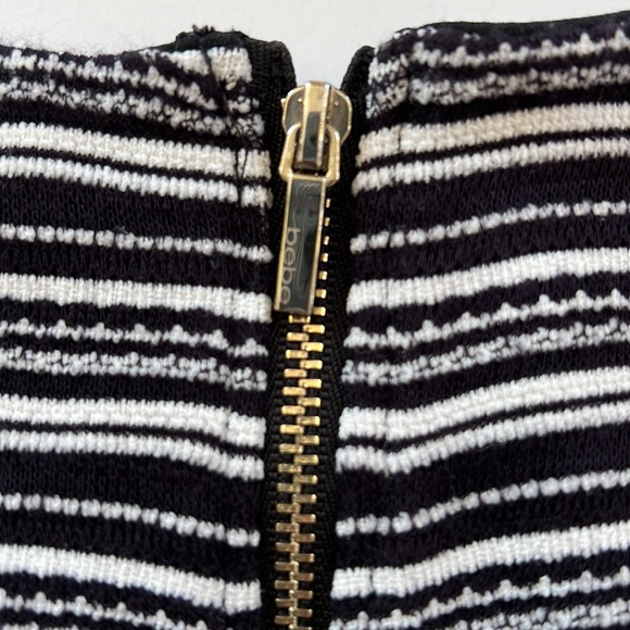 Bebe Short Sleeve Crop Criss Cross Front Top - Picture 5 of 5